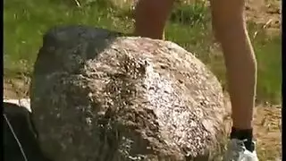 الفتاة في الاعلى