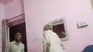 نيك عربي عيل صغير ينيك وحده كبيره في سن