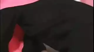 فتاة محجبة تأخذ زب في كلا الفتحتين بقوة