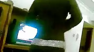 رقصة عربية إباحية: فتاة مصرية بملابس داخلية تمارس الجنس بعد الإغواء