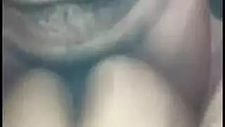 جلسة جماع قاسية: فحل أسمر يضرب فتحات فتاة عربية الضيقة