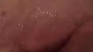 سمراء طويلة الشعر تستمتع بمضاجعة قوية وتحفيز مهبل