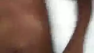 ينتشر فاتنة الأبنوس ساقيها مفتوحة على مصراعيها والحصول على مارس الجنس أصعب من أي وقت مضى