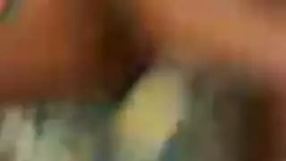 فتاة هندية ناضجة مشعرة تمارس وضعية الكلب في جنس نهاري هندي