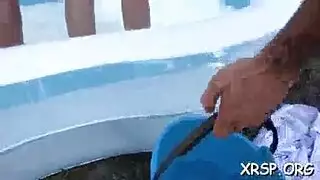 طاقم مثلي مثير يحصل على جرعته اليومية من الأفلام الإباحية الصريحة