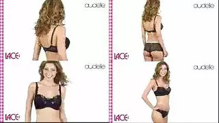 عارضة وقحة تخلع تنورتها من أجل متعة استوديو صريحة