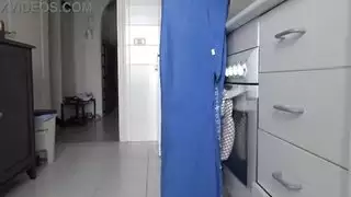 علاقة عائلية محرمة: زوجة الأب تتوق لقضيب ابن زوجها في مؤخرتها