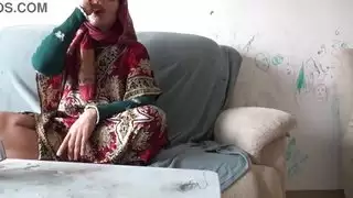 خيال الإيجار في لندن: الزوجة التركية السابقة الساخنة تأخذ القضيب الأسود بعمق