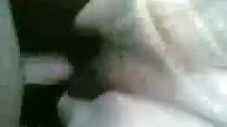 بنت تعمل برسنج ف كسها وتتناك