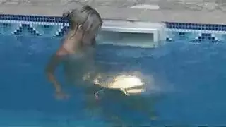 الفتاة الشقراء ميلا تتقن كل وضعية – مشهد جنس عنيف